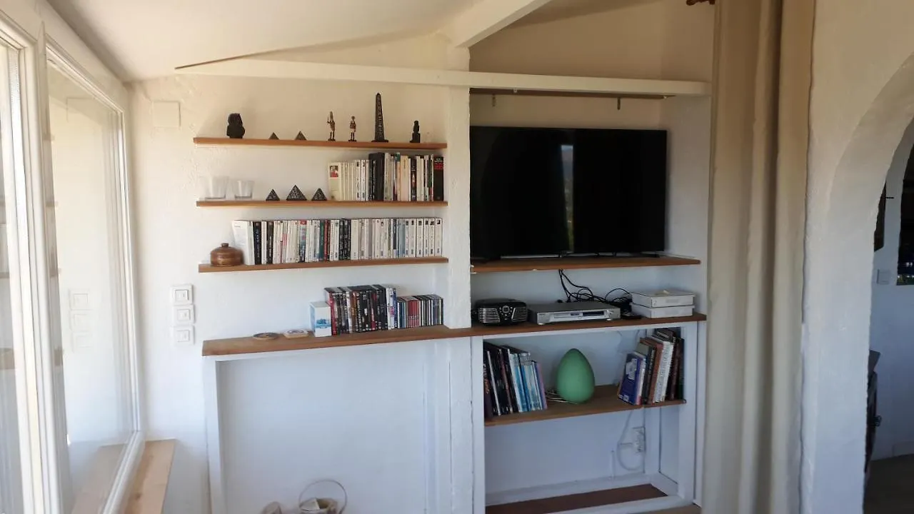 Maison Mitoyenne 68M², 2 Pieces + Veranda, Jardin 100M² Avec Pergola, Vue Mer Nice Holiday home