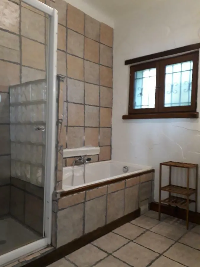 Maison Mitoyenne 68M², 2 Pieces + Veranda, Jardin 100M² Avec Pergola, Vue Mer Nice